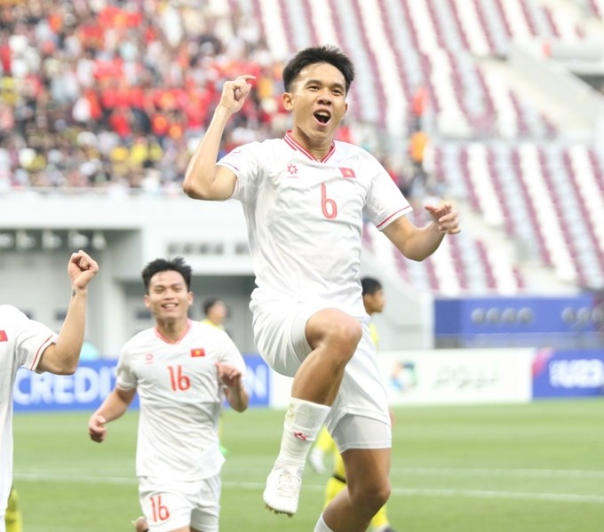 Minh Khoa thể hiện ấn tượng trong trận đấu với Lào tại vòng loại Asian Cúp 2027