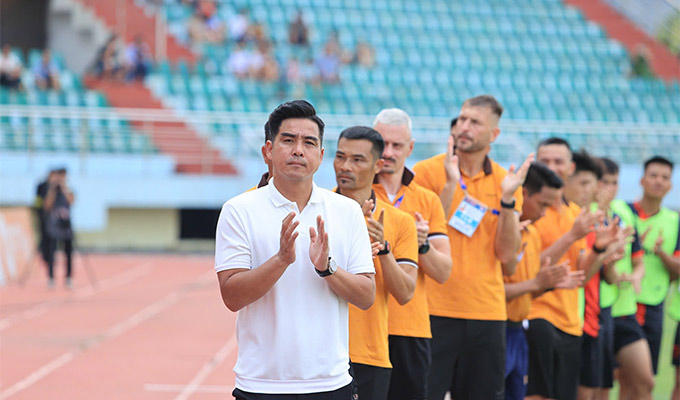 Ninh Bình nhiều khả năng sẽ có sự thay đổi trên băng ghế chỉ đạo ở V.League 2025/26 - Ảnh: Đức Cường
