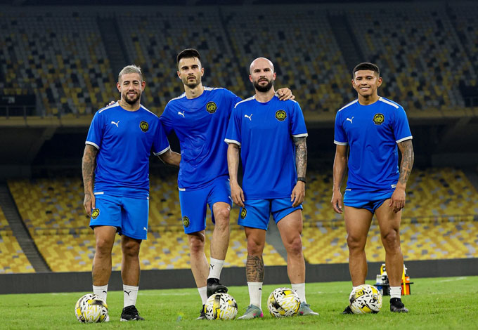 Malaysia sử dụng nhiều cầu thủ nhập tịch đã khiến khán giả nước này thờ ơ với đội nhà.